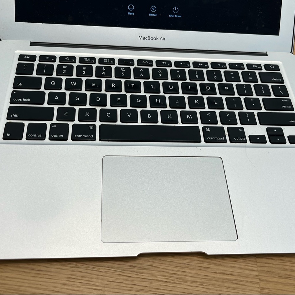MacBook Air 13” - Picture 4 of 8